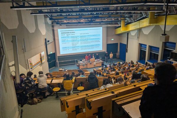 Ein gefüllter Hörsaal